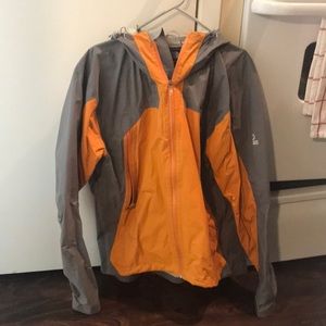 New North Face raincoat with no sign of use